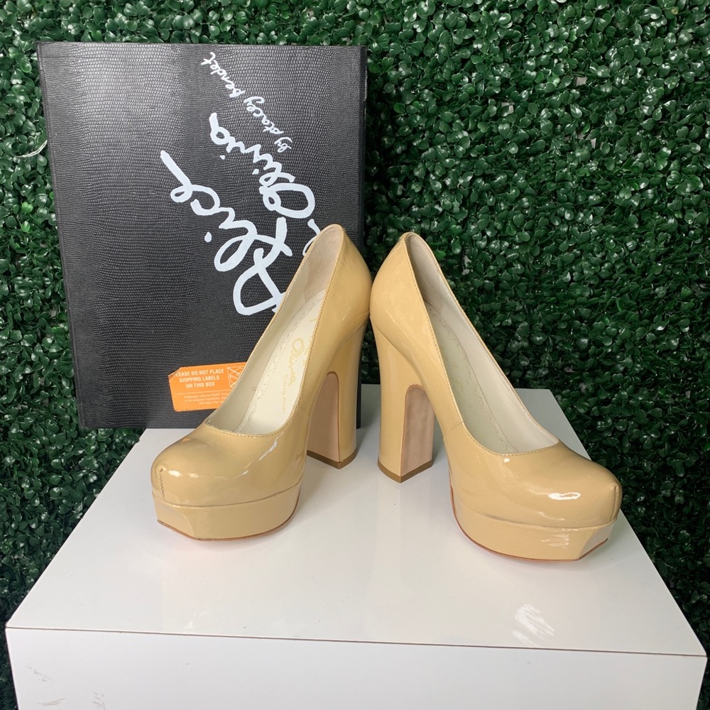 Brand NWOT Alice and Olivia Pumps